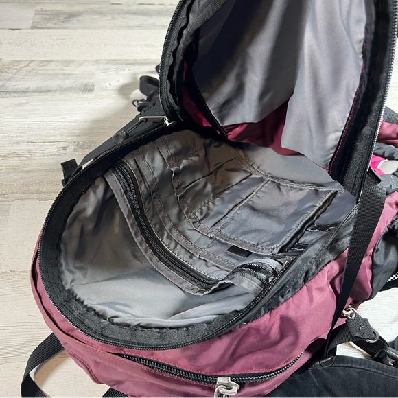 The North Face Recon Pink Black Backpack Outdoor Travel Hiking School (2) - Picture 6 of 6